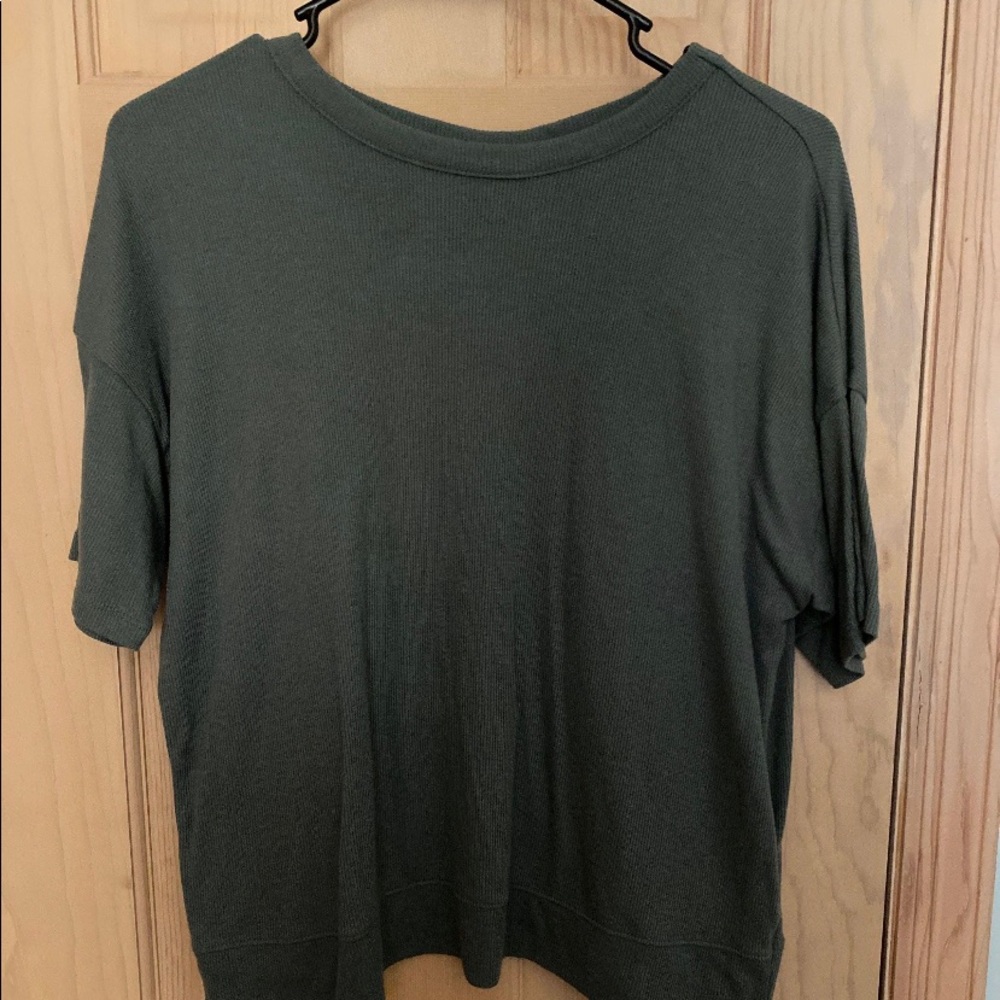 American Eagle Cut Out Back Short Sleeve